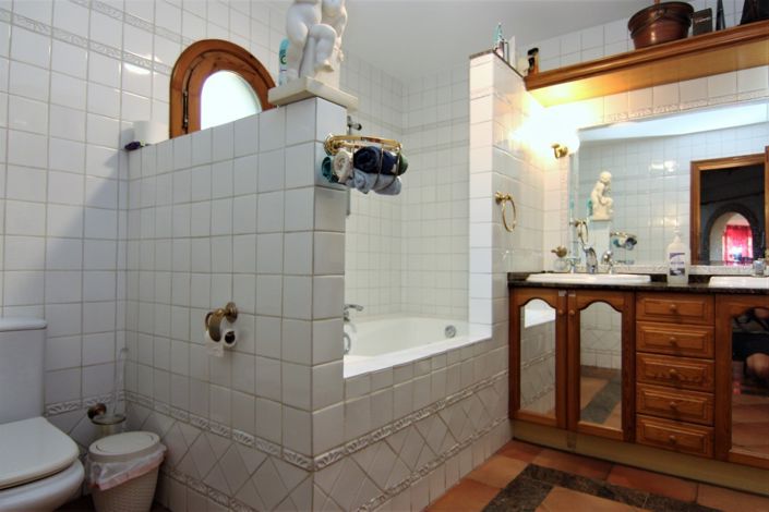 Image No.31-8 Bed Villa for sale