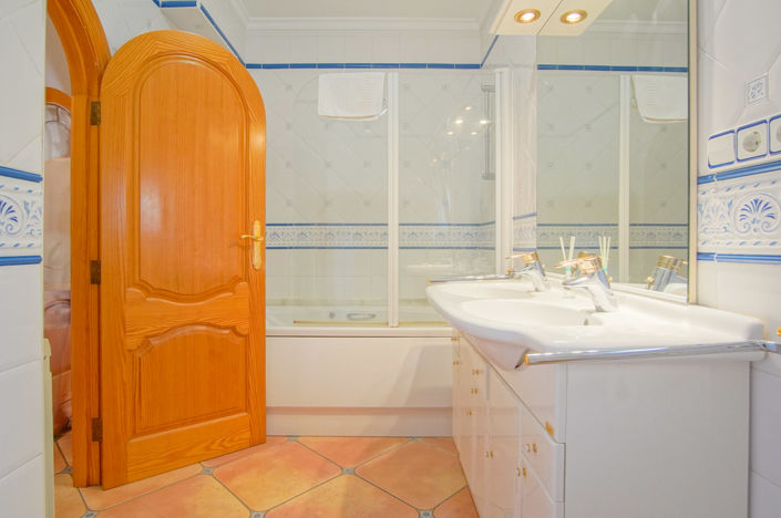 Image No.26-8 Bed Villa for sale