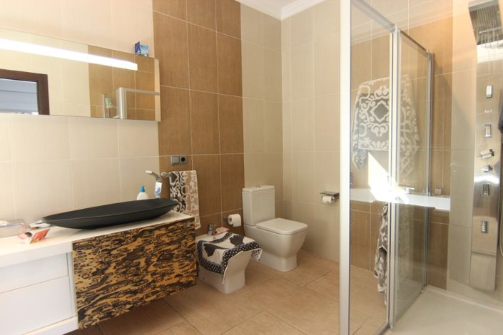 Image No.16-5 Bed Villa for sale