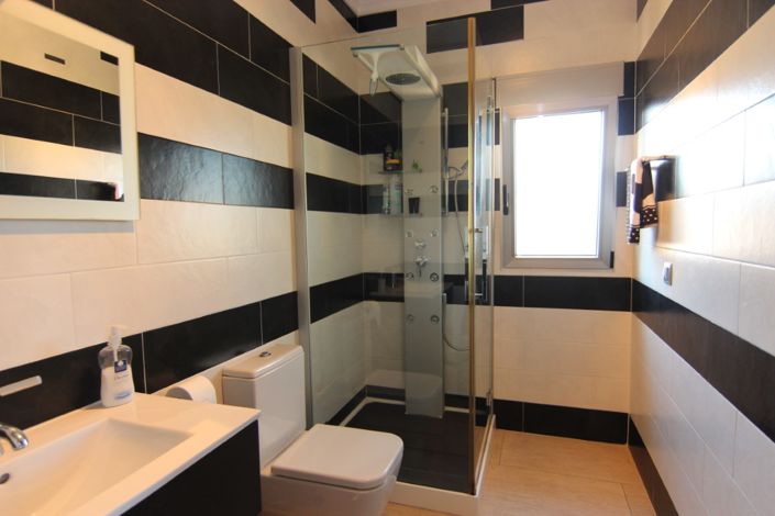 Image No.21-5 Bed Villa for sale