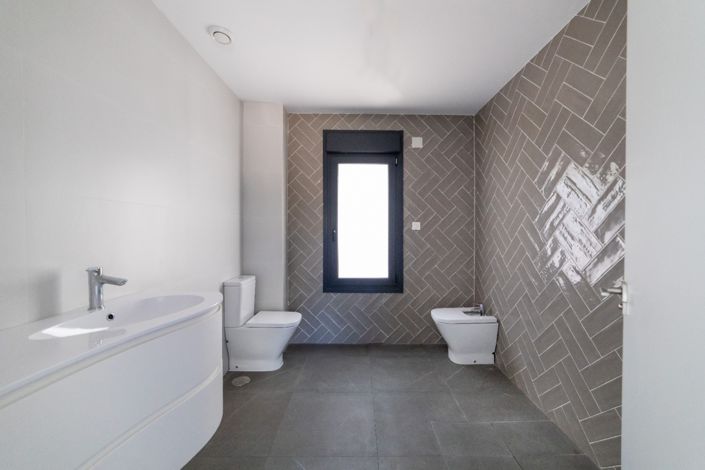 Image No.10-3 Bed Villa for sale