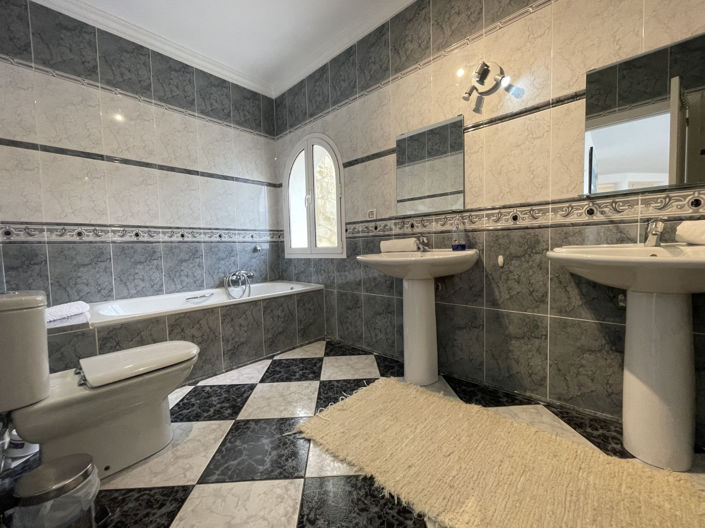 Image No.32-4 Bed Villa for sale