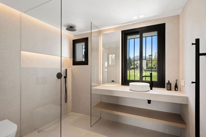 Image No.11-3 Bed Townhouse for sale