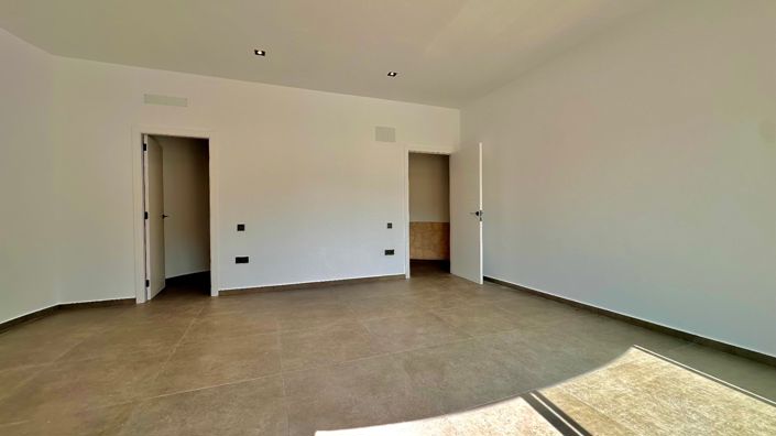 Image No.23-4 Bed Villa for sale