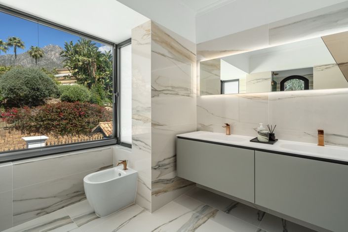 Image No.17-5 Bed Villa for sale