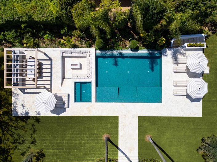 Image No.2-Villa de 5 chambres à vendre à Nueva Andalucia