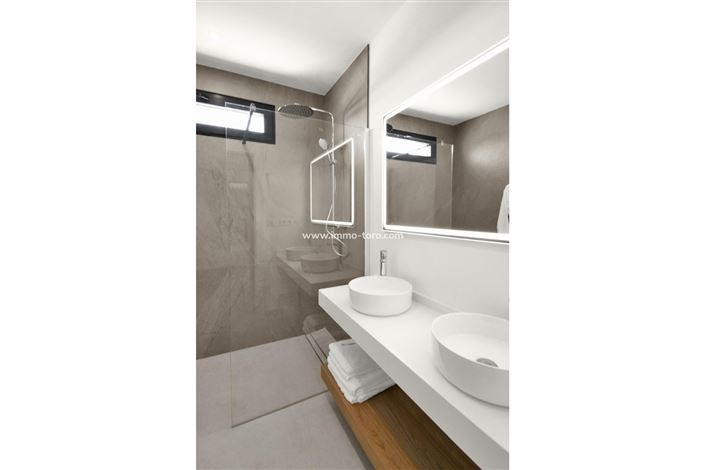 Image No.15-3 Bed Villa for sale