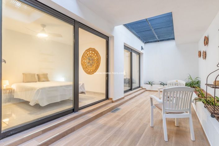 Image No.34-5 Bed Villa for sale