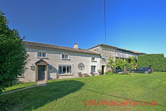 Image No.2-Maison de 6 chambres à vendre à Deux-Sevres