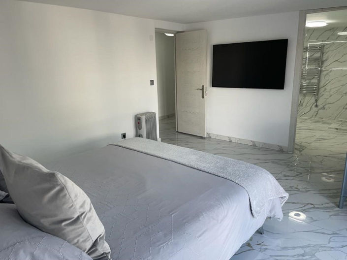 Image No.13-3 Bed Property for sale