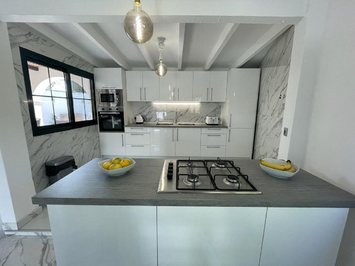 Image No.17-3 Bed Property for sale