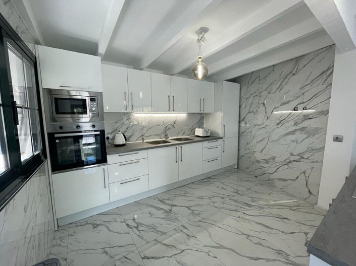 Image No.3-3 Bed Property for sale