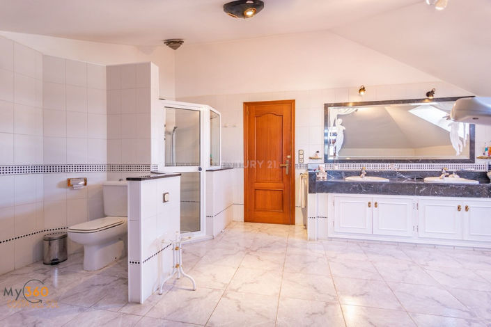 Image No.20-Propriété de 5 chambres à vendre à Fuengirola