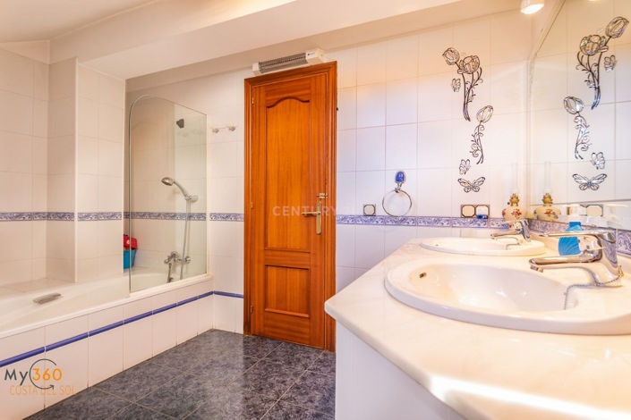 Image No.21-Propriété de 5 chambres à vendre à Fuengirola