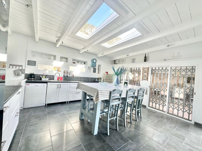 Image No.2-4 Bed Property for sale