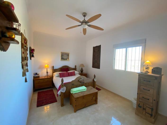 Image No.48-3 Bed Villa / Detached for sale