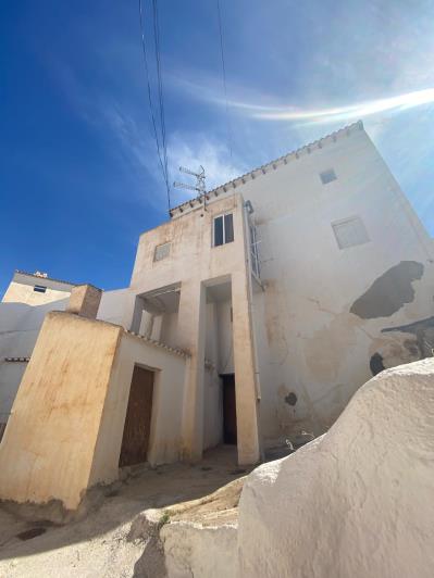 Image No.7-4 Bed House for sale