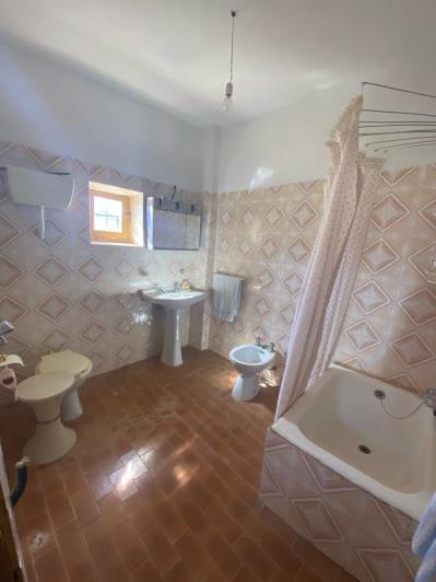 Image No.24-4 Bed House for sale