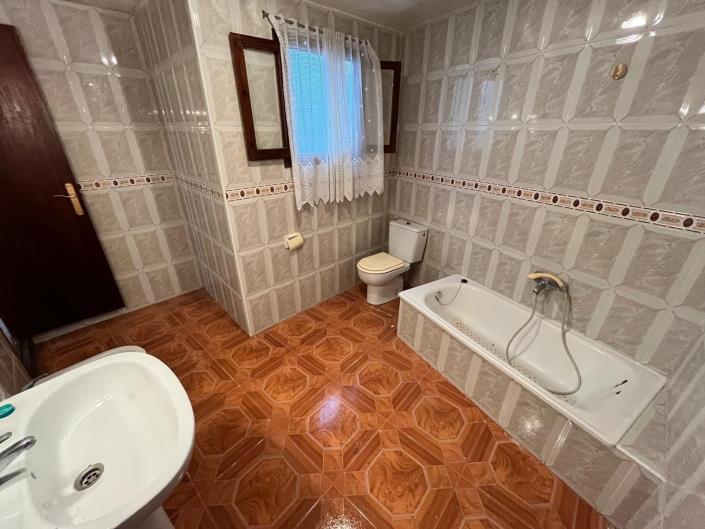 Image No.16-4 Bed Townhouse for sale