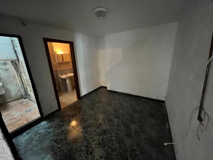 Image No.17-4 Bed Townhouse for sale