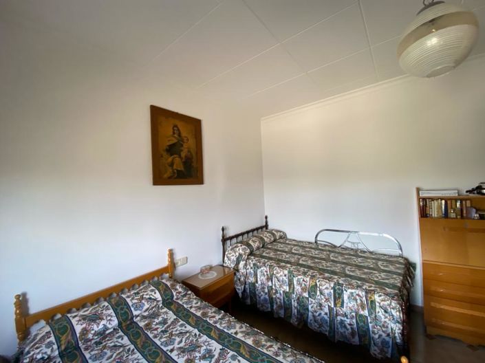 Image No.34-5 Bed Property for sale