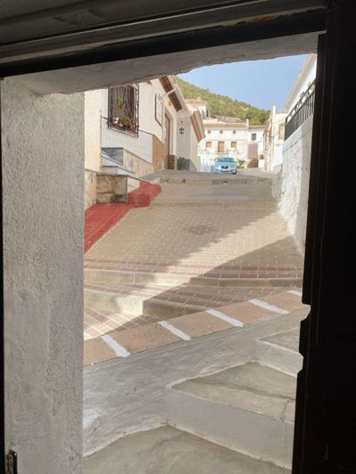 Image No.10-5 Bed Townhouse for sale