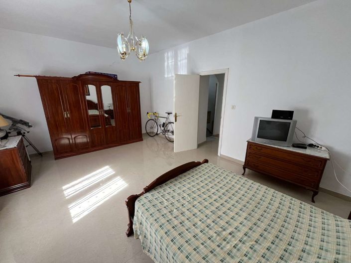 Image No.17-5 Bed Townhouse for sale