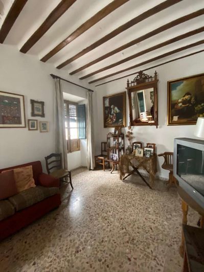 Image No.15-8 Bed Property for sale