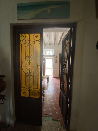 Image No.20-8 Bed Property for sale