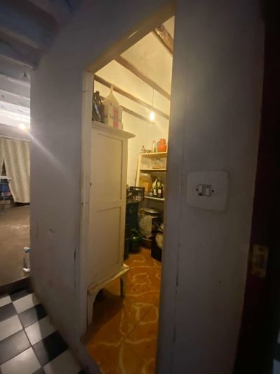 Image No.25-8 Bed Property for sale