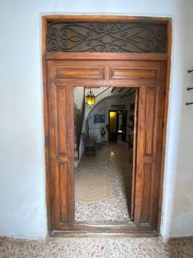 Image No.8-8 Bed Property for sale