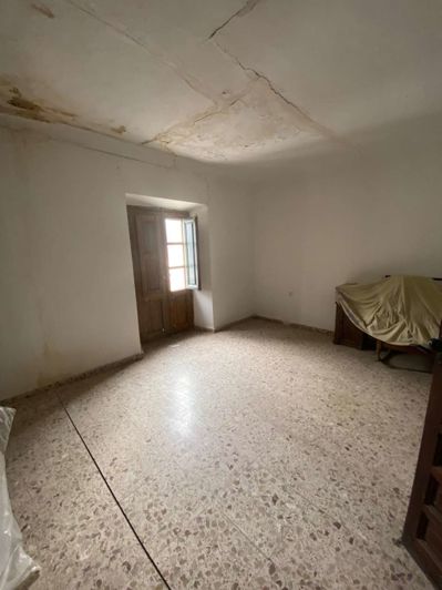 Image No.42-8 Bed Property for sale