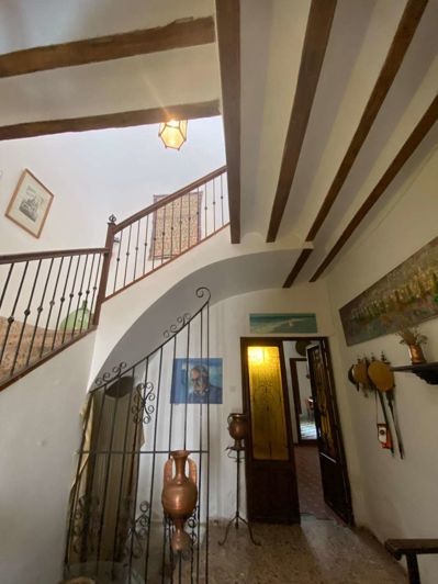 Image No.9-8 Bed Property for sale