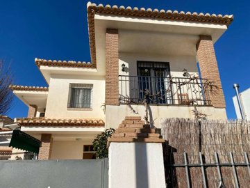 1 - Baza, Property
