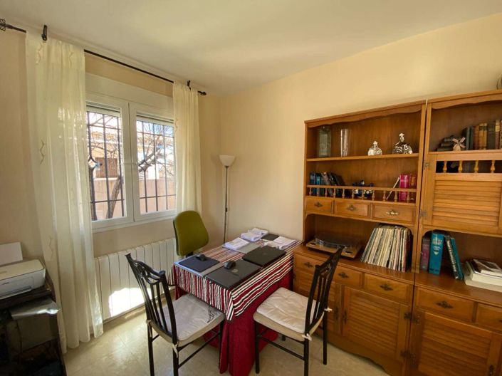 Image No.12-4 Bed Property for sale