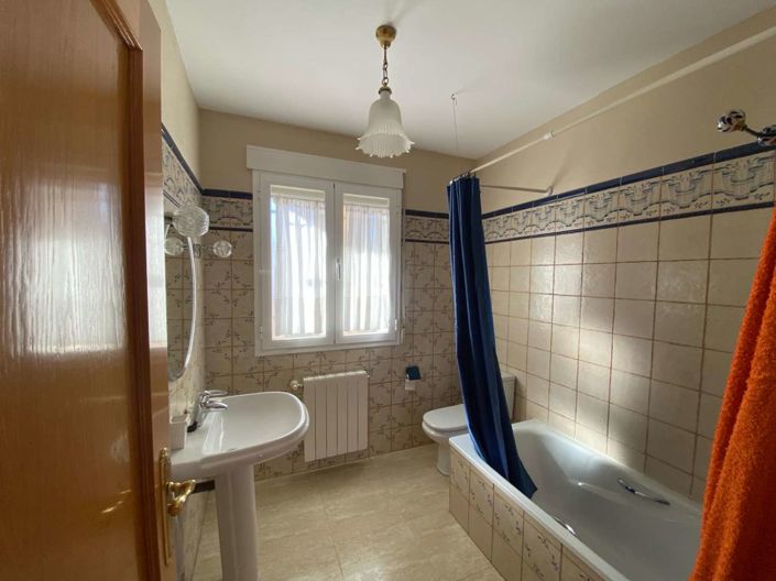 Image No.38-4 Bed Property for sale