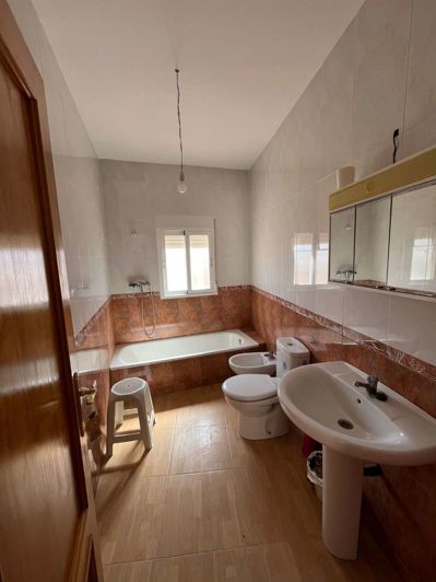 Image No.14-3 Bed Townhouse for sale