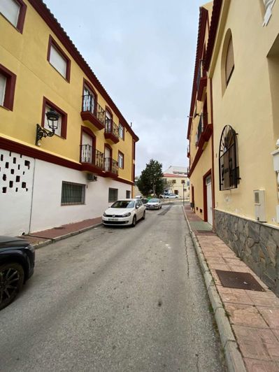 Image No.30-3 Bed Property for sale