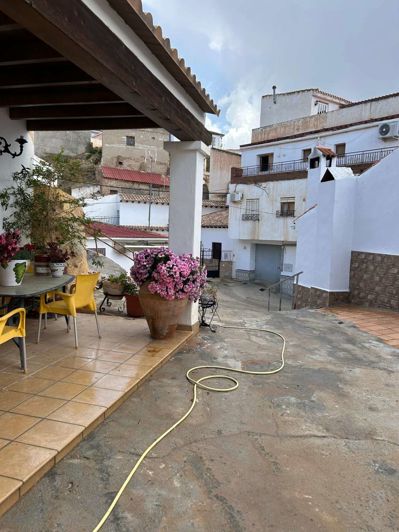 Image No.11-6 Bed Townhouse for sale