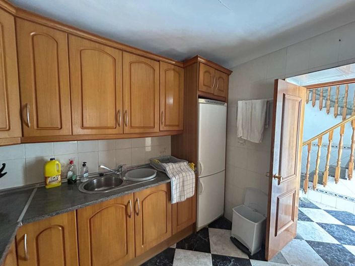 Image No.3-6 Bed Townhouse for sale