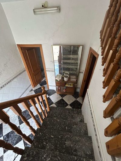 Image No.30-6 Bed Townhouse for sale