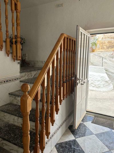 Image No.32-6 Bed Townhouse for sale