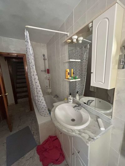 Image No.37-6 Bed Townhouse for sale