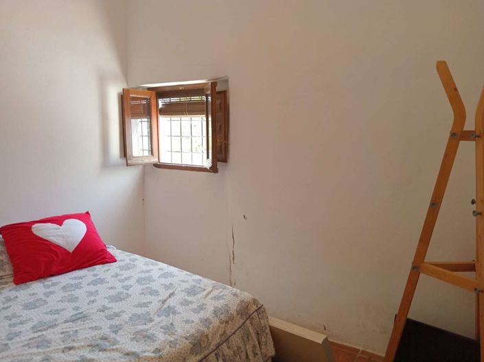 Image No.12-7 Bed Property for sale