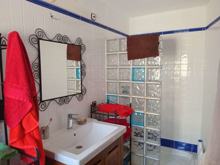 Image No.18-7 Bed Property for sale