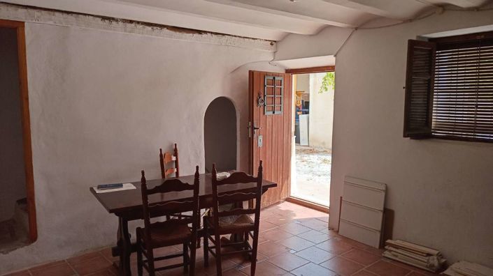 Image No.20-7 Bed Property for sale