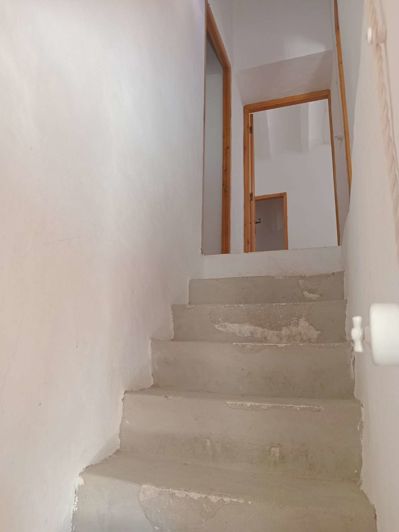 Image No.23-7 Bed Property for sale