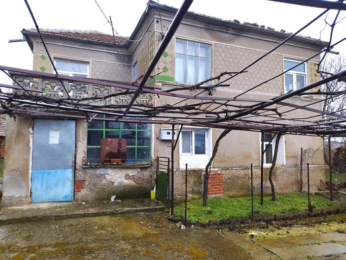 Image No.2-Maison de campagne de 3 chambres à vendre à Yambol 