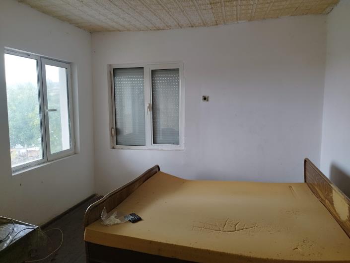 Image No.3-Propriété de pays de 2 chambres à vendre à Yambol 