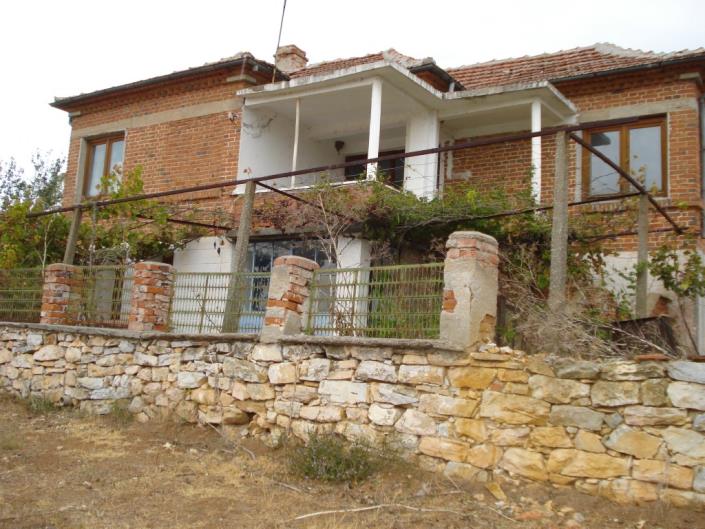 Image No.2-Maison de campagne de 3 chambres à vendre à Yambol 